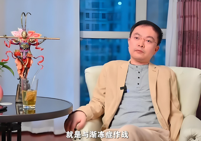 蔡磊身体好转已摘掉颈托,邀请两位大咖坐镇直播间,狠狠打脸黑粉