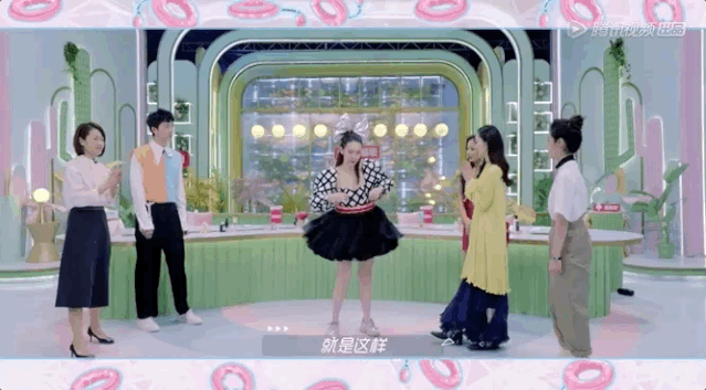 吉娜秀身材上瘾？同节目组嘉宾玩呼啦圈，蔡少芬：我真的想扁你