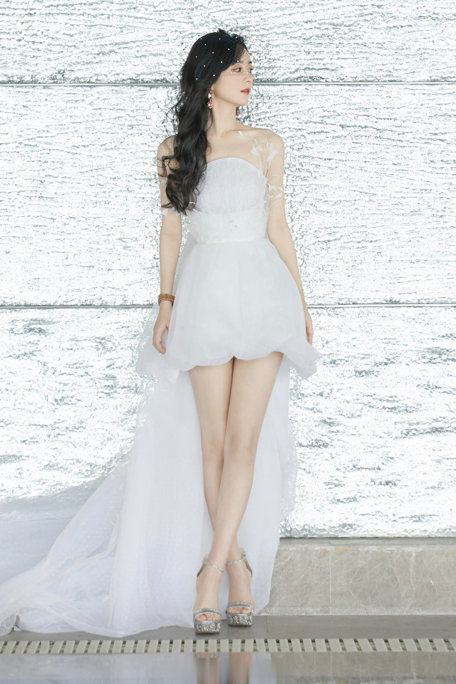 炸裂！赵丽颖生日高定纱裙首穿 排面赢麻了！网友：公主殿下实锤了