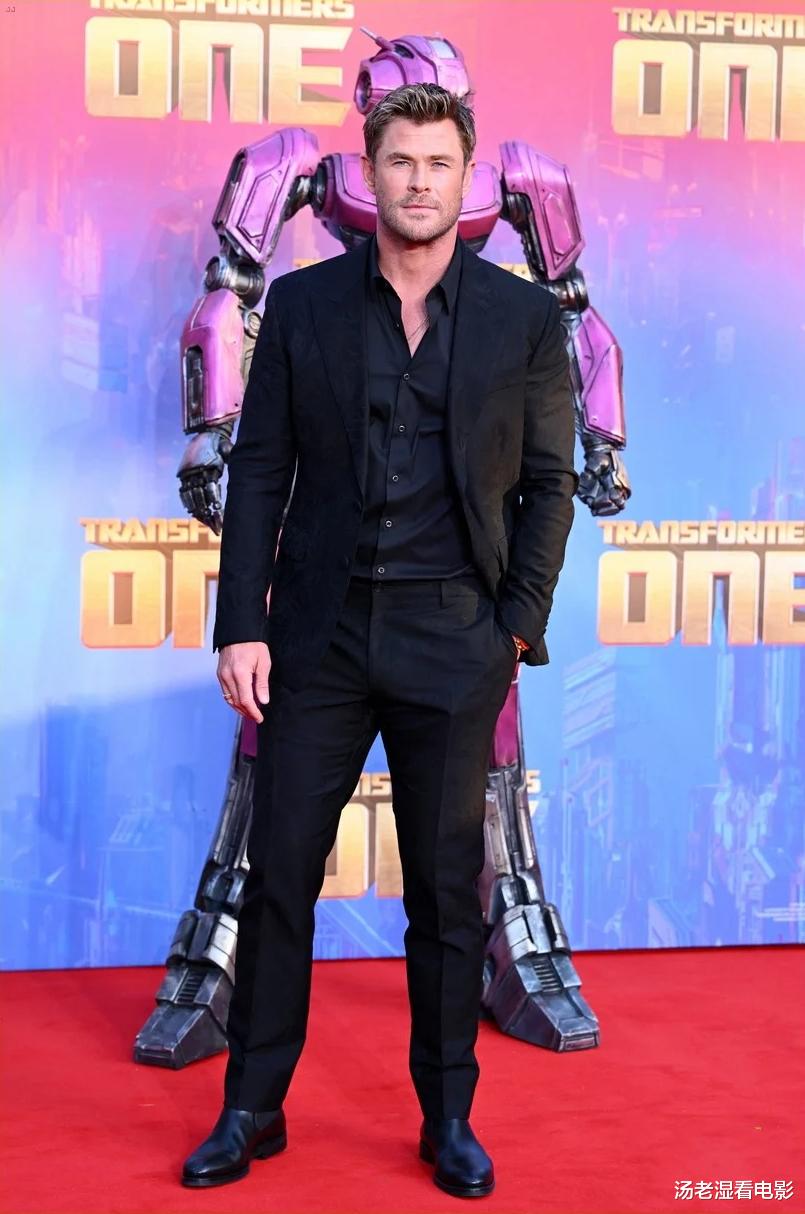 《变形金刚：起源》伦敦首映，斯嘉丽·约翰逊携手锤哥亮相首映礼