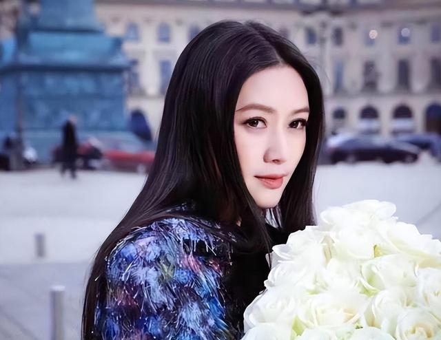 痴爱陆毅与王志文,富豪老公入狱去世,她拿130亿笑着活下去