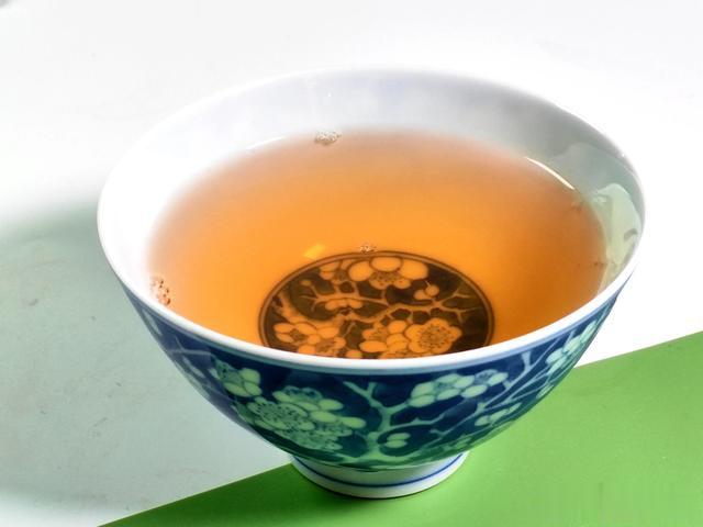 品大厂入门生茶,看品质底线在哪里?大益2021蜜香评测