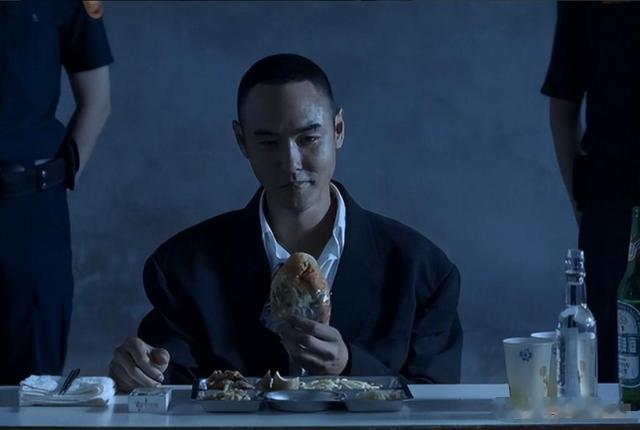 同样是演“吃盒饭”，把阮经天、海清和刘涛放在一起看，高下立判