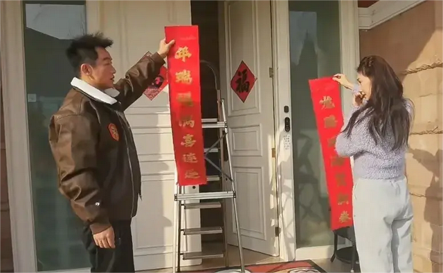 郑恺苗苗两家人吃团圆饭，三胎女宝宝出镜，老大老二正脸都像郑恺