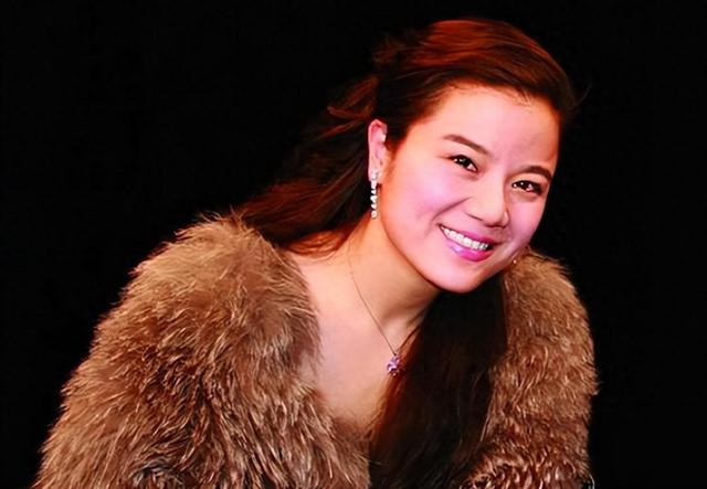 44岁为81岁老公生下女儿?41岁嫁入豪门的孙颖,现在过得怎么样?