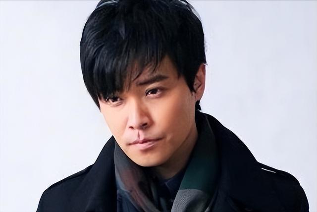 40岁“离婚不分家”,事实证明佟丽娅才是真正的人间清醒