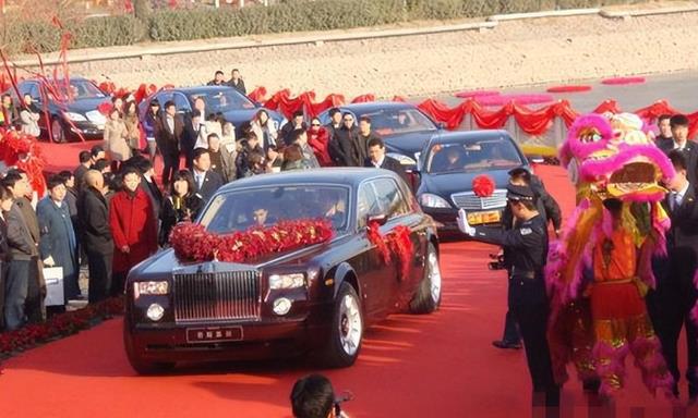 车晓该有多自信?和江疏影同框,科技脸和原装脸差距一目了然!