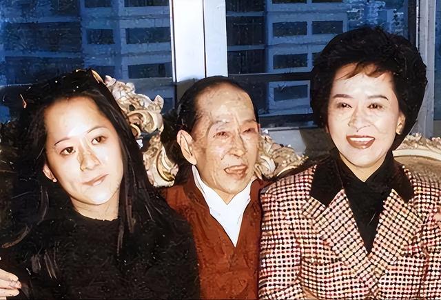 三女共侍一夫,每人每月还有50万工资拿,57岁又被爆出“四奶”?