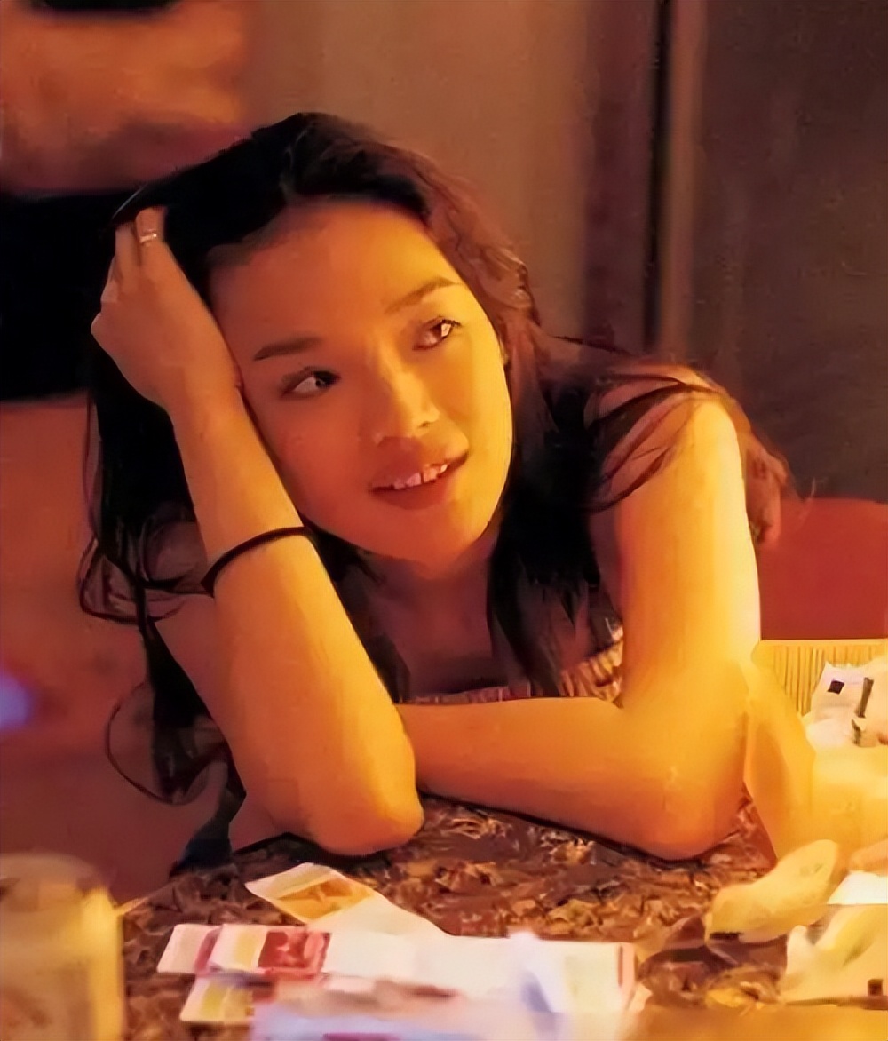 48岁舒淇不顾形象发文，松弛感满满，结婚这8年给她带来了什么？