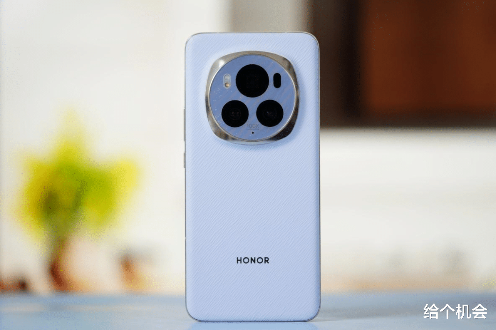 荣耀目前最值得买的一款手机，信号稳定续航给力，用六年不换新