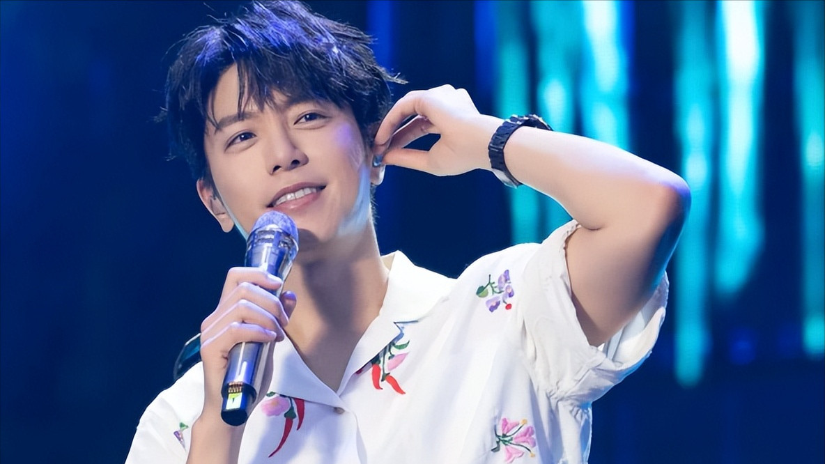 公开拒绝天后“示爱”，又帅又专一，连上节目都不忘向妻子报备！