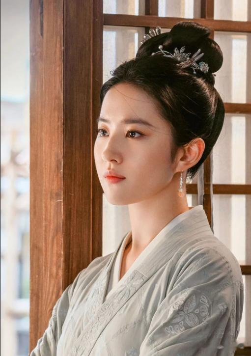 刘亦菲17岁跑步旧照,这是什么仙女下凡,连头发丝都在发光!