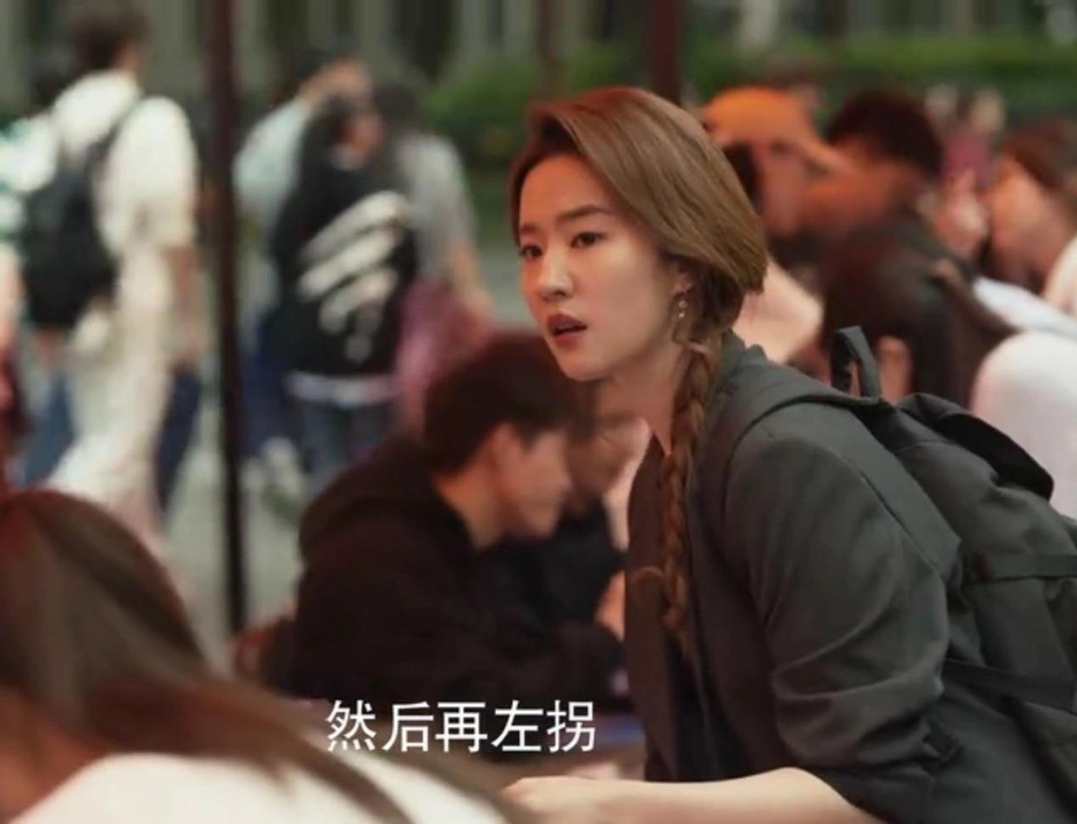 满脸褶就别硬演校草了!一脸“社会气”的大学生,出场差评一大片