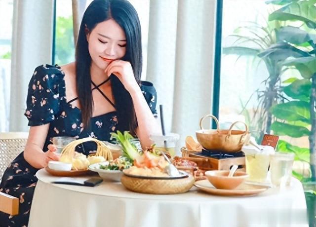 为何很多餐馆不请探店主播了？店家直言：5个原因换你也不请