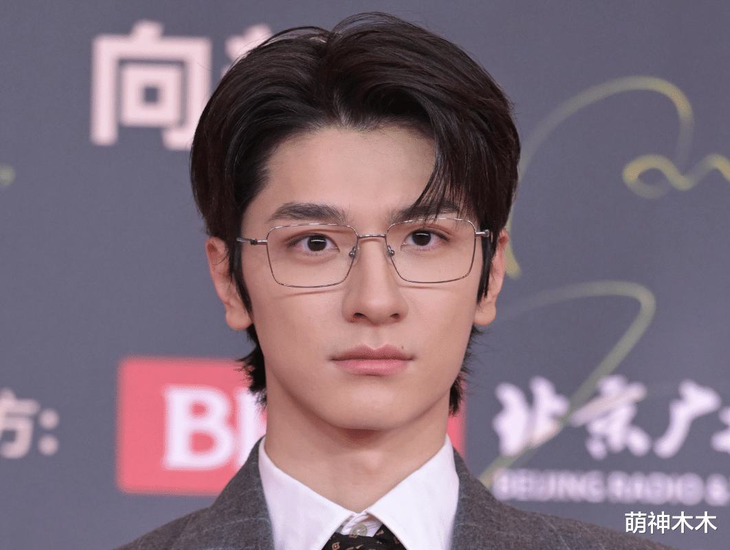 视界大会红毯生图来了！刘亦菲又胖了，关晓彤晕妆，赵露思像网红