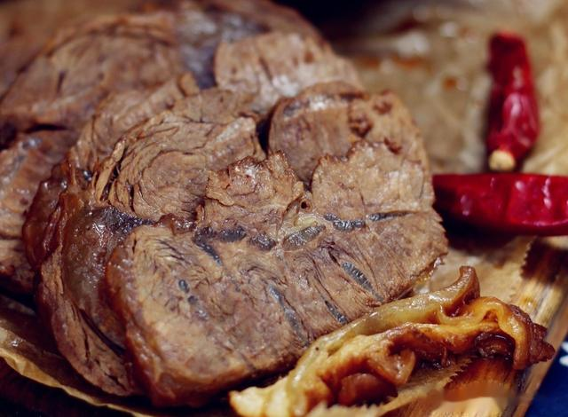 今天才知道,原来酱牛肉这么简单,只需4种香料,肉质软烂不塞牙