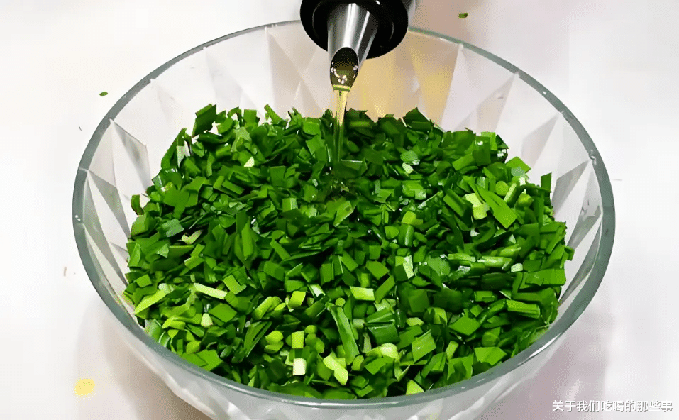 煮饺子时：盖盖煮还是不盖盖煮？区别老大了，难怪饺子老破皮