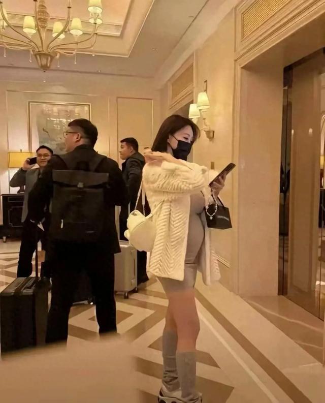 黄晓明凌晨陪产？叶珂生女引爆全网！小海绵“喜提妹妹”