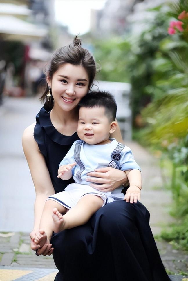 她56岁还是干净之身，没谈过恋爱，除非是挚爱，不然不会献身