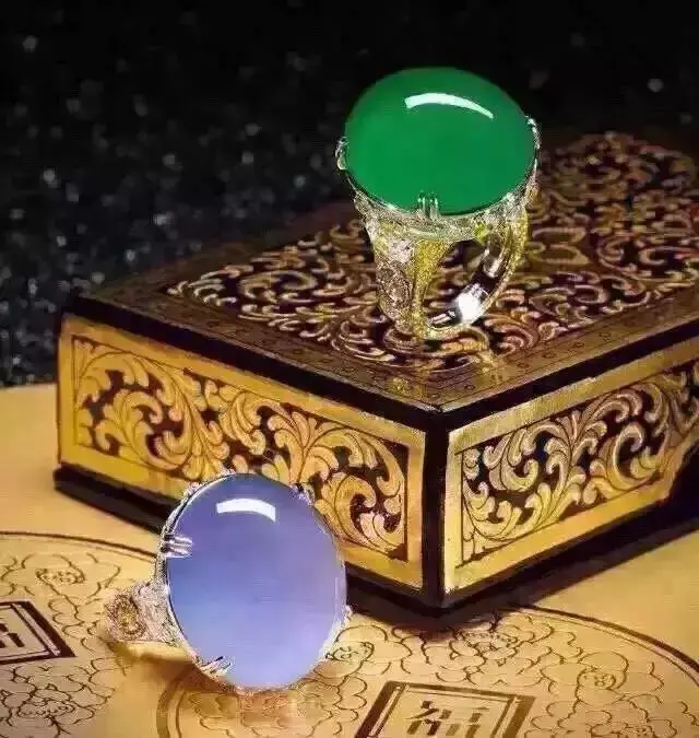 买翡翠是裸石好还是镶嵌成品好?