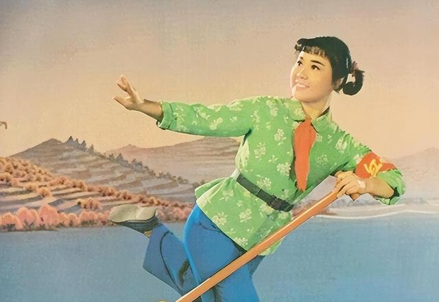 吃里爬外，赴美不归？她带领30名演员选择留美，如今老了回来了