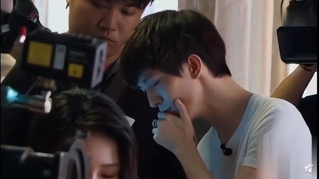 为前途,李枫隐忍郭敬明职场骚扰七年,陈学冬知后小号发文:无助