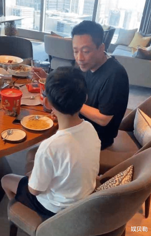 汪希箖直播闹笑话,真正丢人的不是汪小菲,大S育儿方式让人质疑