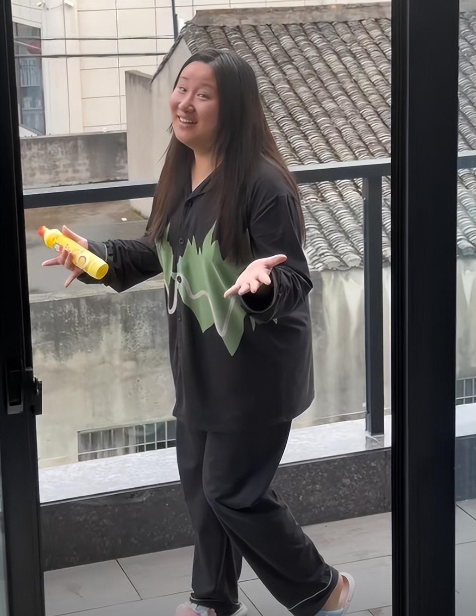 44岁潘玮柏胖至200斤,晒19岁时帅照,被罗志祥嘲笑:你就继续吃吧