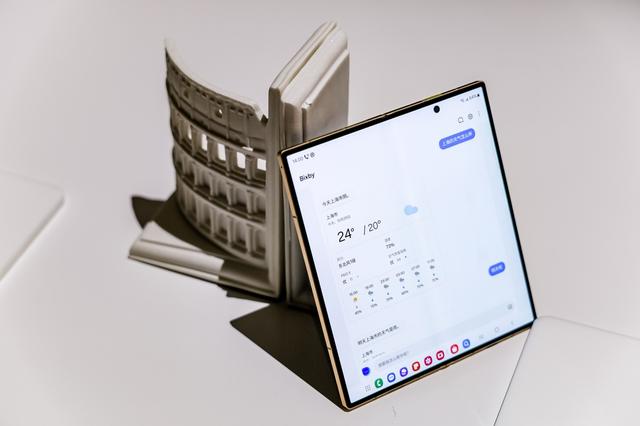 超高端装备新形象,心系天下三星W25塑造时代经典
