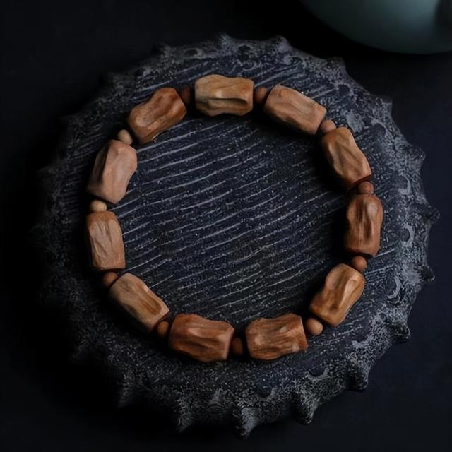 木制文玩手串四巨头比拼:你更喜欢哪一种的韵味?