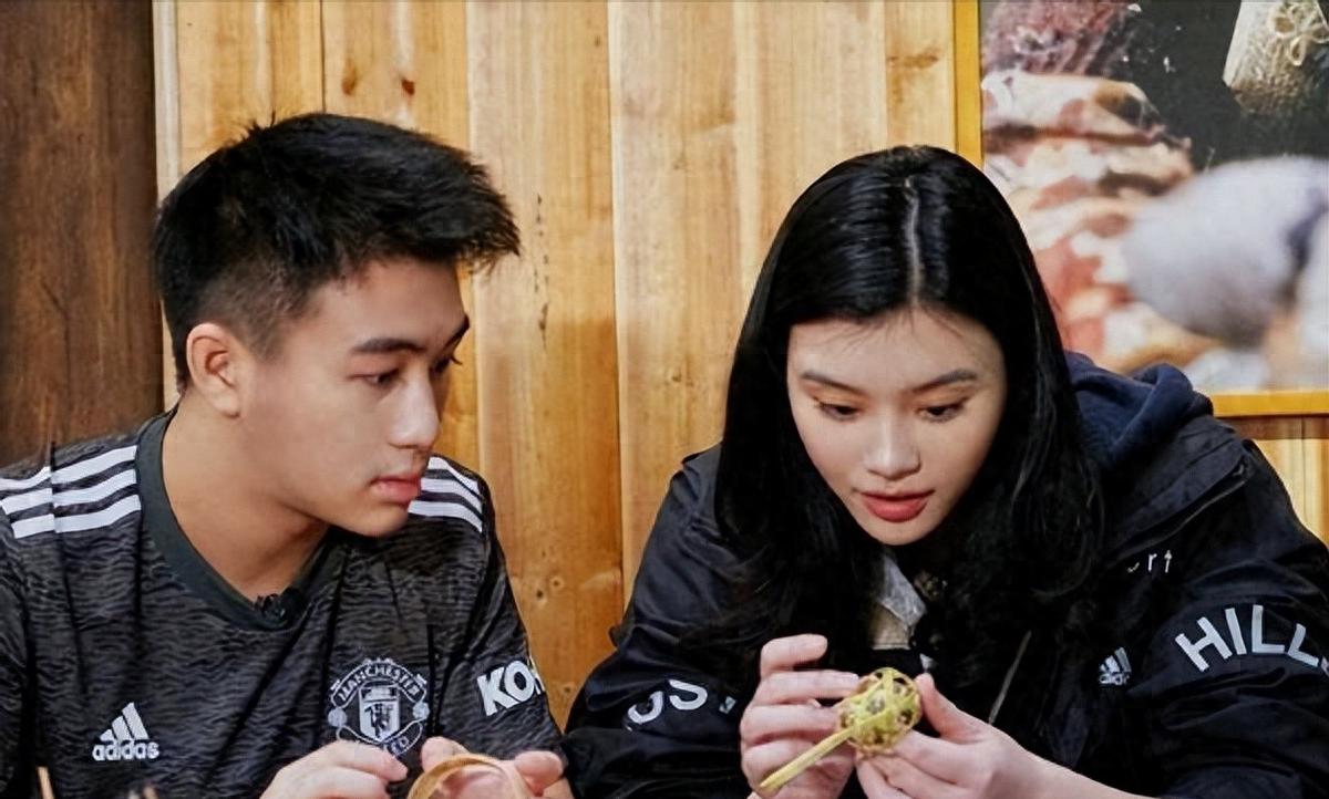 表面是艺人,实际是阔少爷的4位男星,混不好就得回家继承家产了!