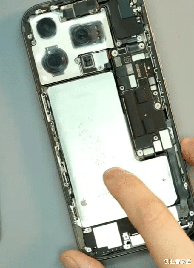 iPhone16系的电池为什么要用全钢壳包裹设计呢?