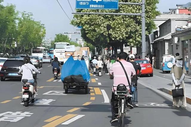 国标要求电动自行车最高时速25km，但上牌后大多升到35-40km/h以