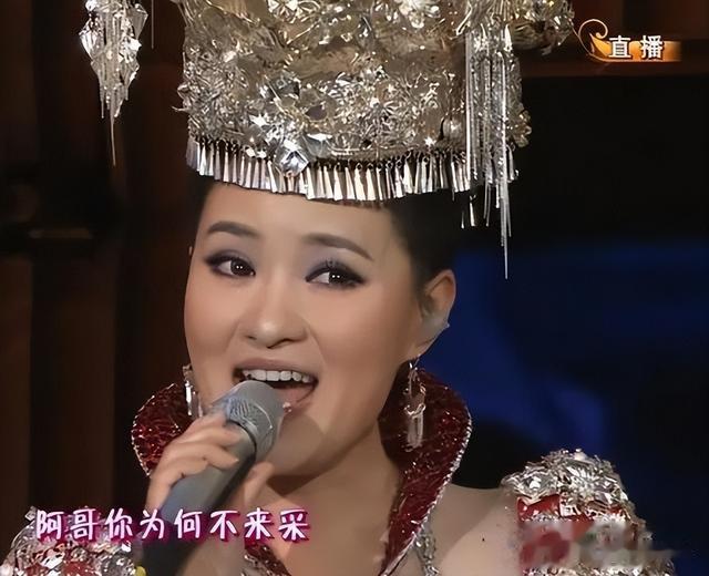 雷佳|她是第一位博士级歌唱家，12次荣登春晚，丈夫身价不菲也是博士