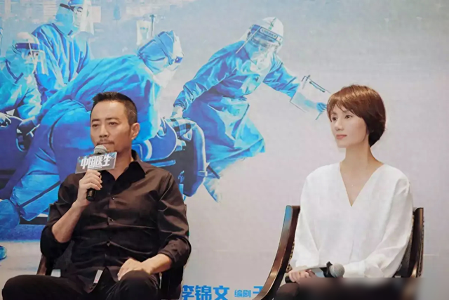 袁泉真不愧是“气质女神”,40+女人学她这样穿,优雅又高级