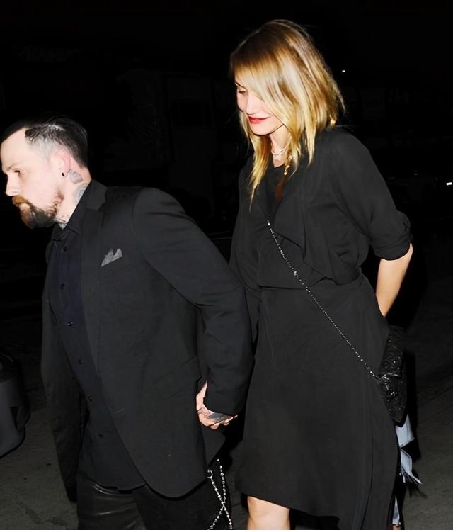 她曾提倡女人不要“除毛”而取悦他人,坚持做自己,才会风采一生