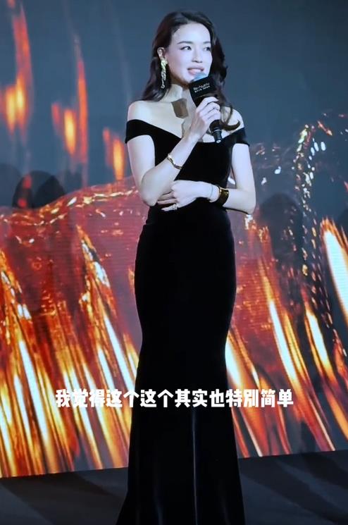 李沁“一脸苦相”算不算大美女?看看她和舒淇站在一起就有答案了