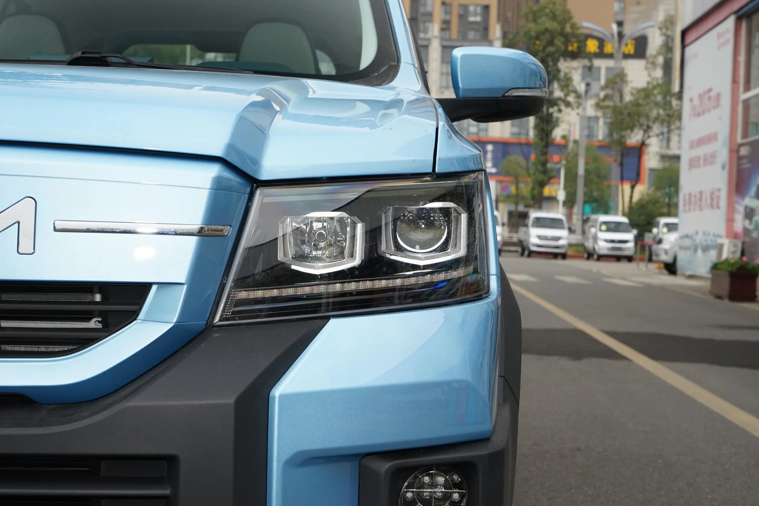 10万能买大7座！外观硬朗大气，油耗低至2.06L，9.99万旋钮式换挡