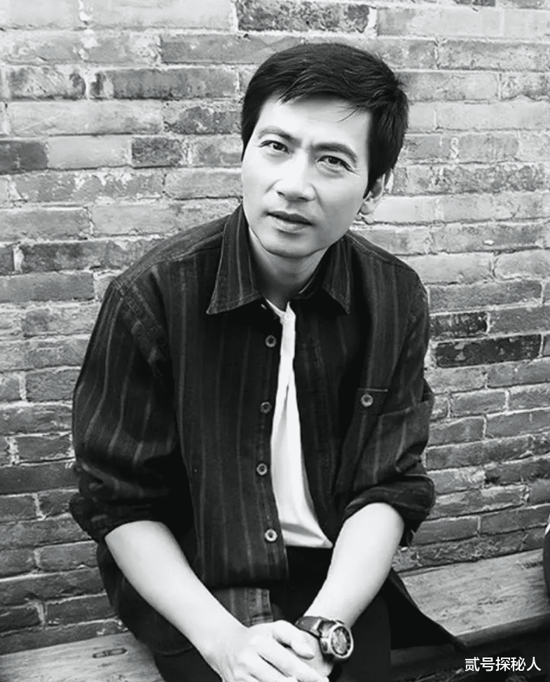 他在圈中不温不火36年,妻子却凭一首歌爆红35年,今成春晚常客