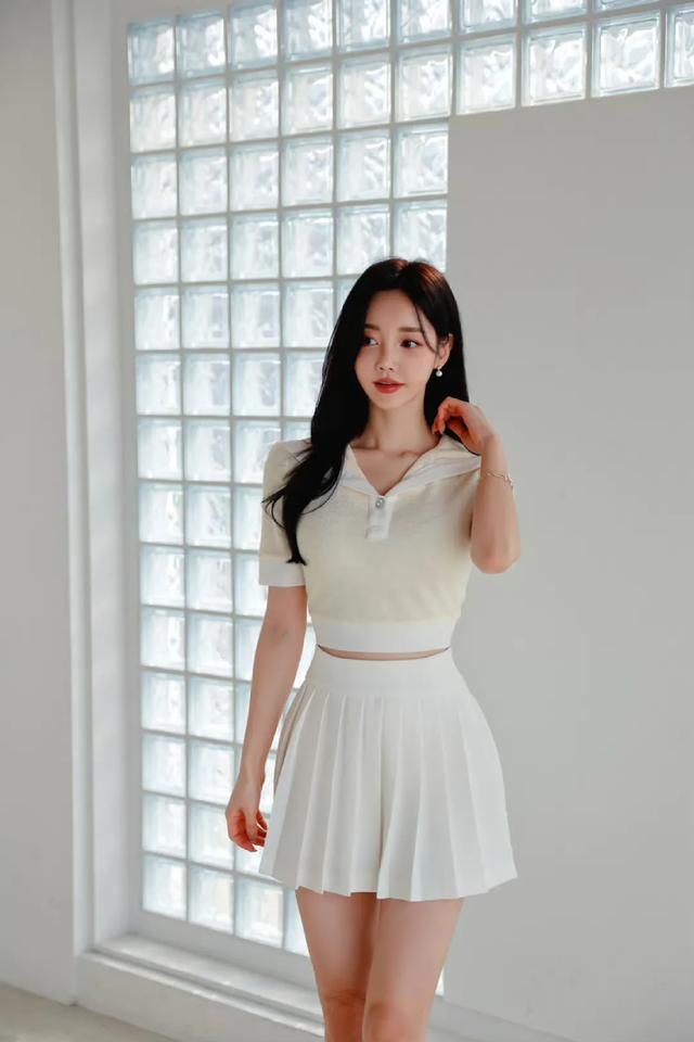 孙允珠, 清新脱俗如晨光中绽放的百合, 优雅气质让人眼前一亮.\女神