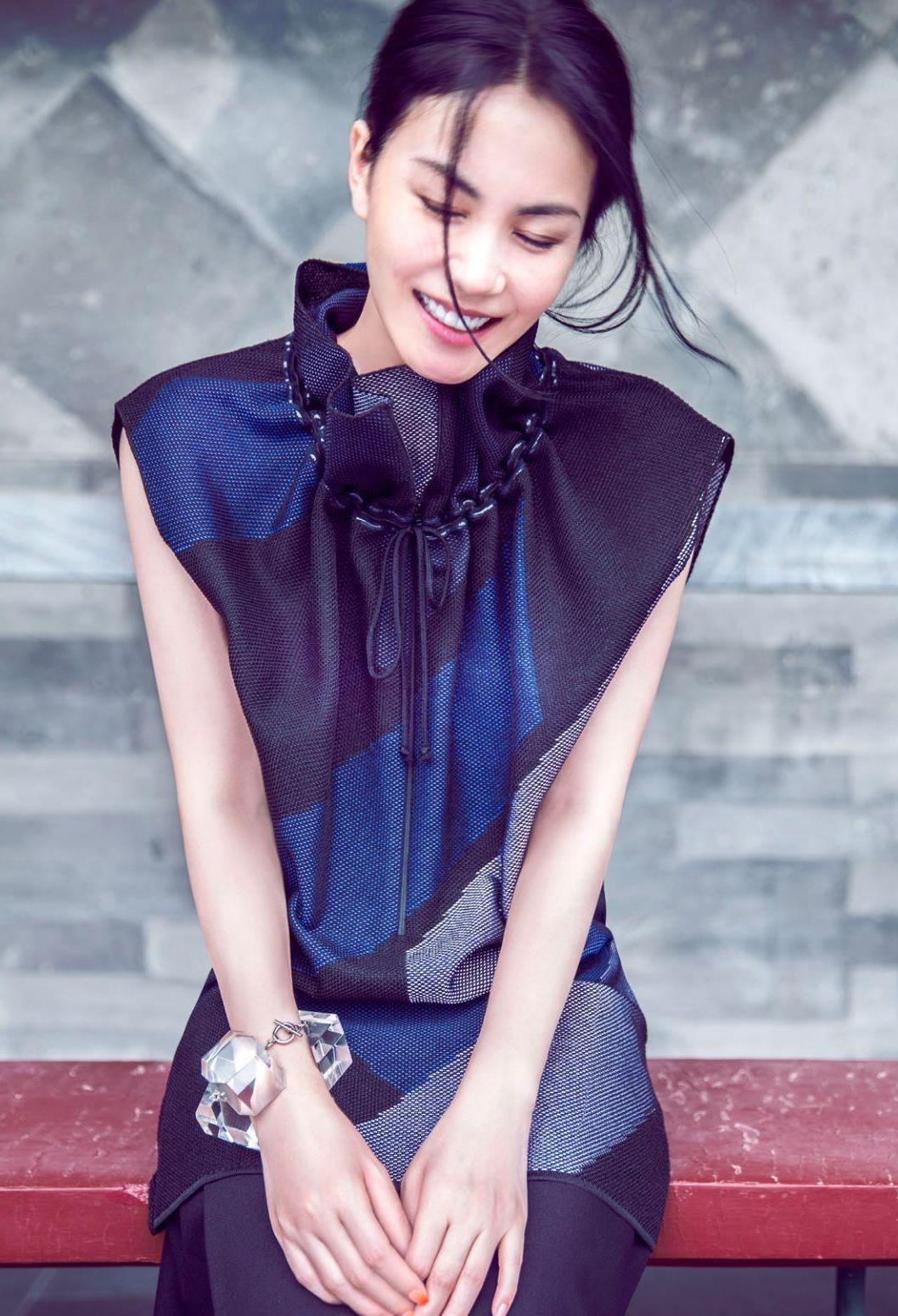 同样都是王菲的女儿，窦靖童和李嫣，她们的人生有何不同？