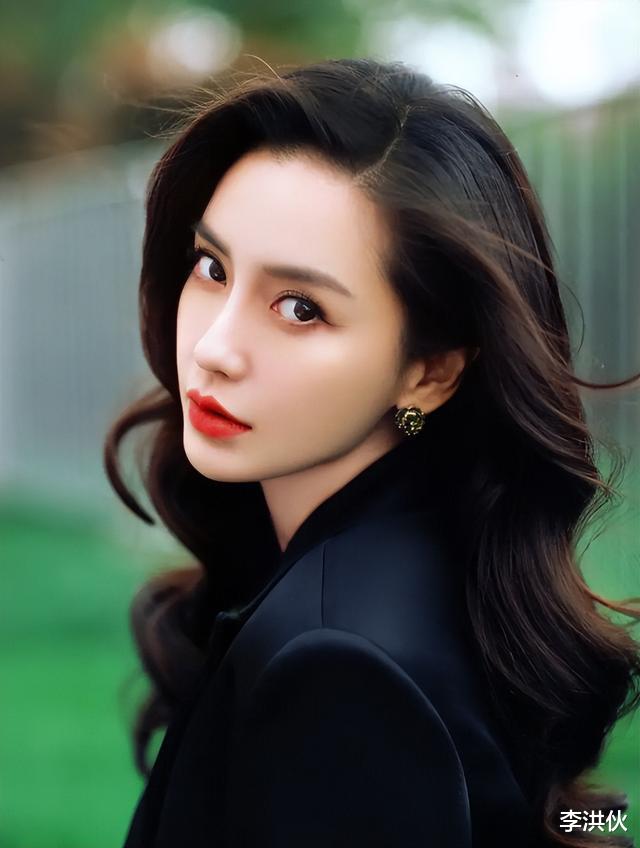 杨颖|《跑男》阵容没有baby，杂志、走秀依然在，杨颖的复出之路很坎坷