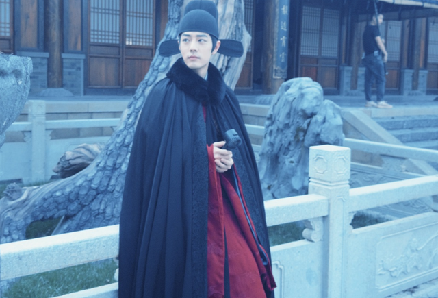 肖战《玉骨遥》虐恋任敏1周年，隐藏剧照曝光，他身穿白衣获赞