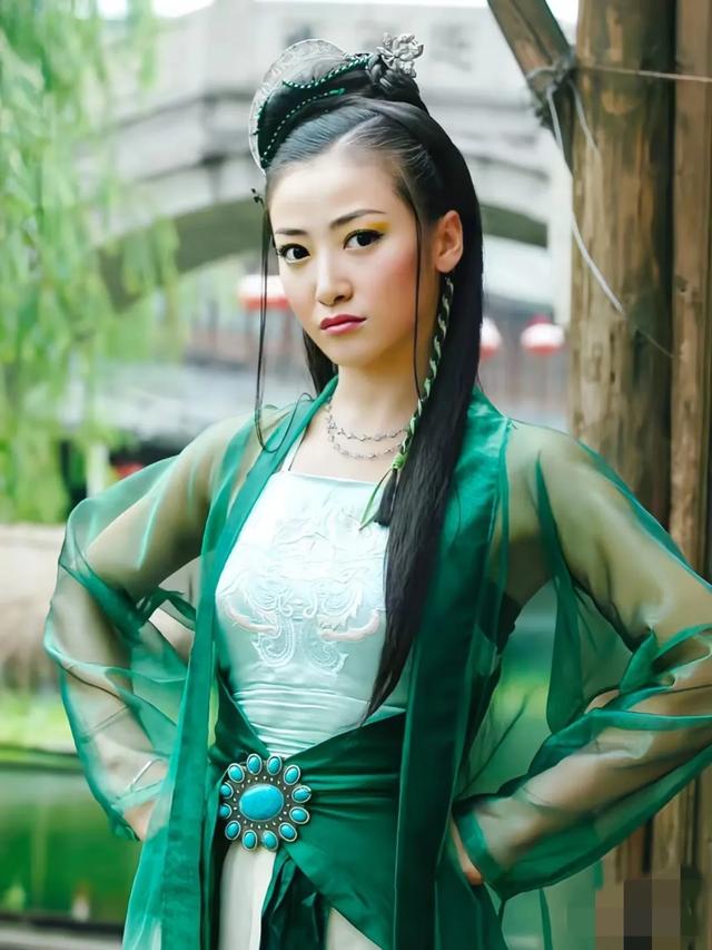 谁懂啊!这版白蛇传的造型惊艳了我好久!小青真的美爆!