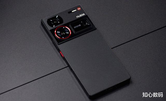 屏下鏡頭+驍龍8Gen3+6000mAh，跌至3868元，頂配高端機(jī)確實(shí)強(qiáng)