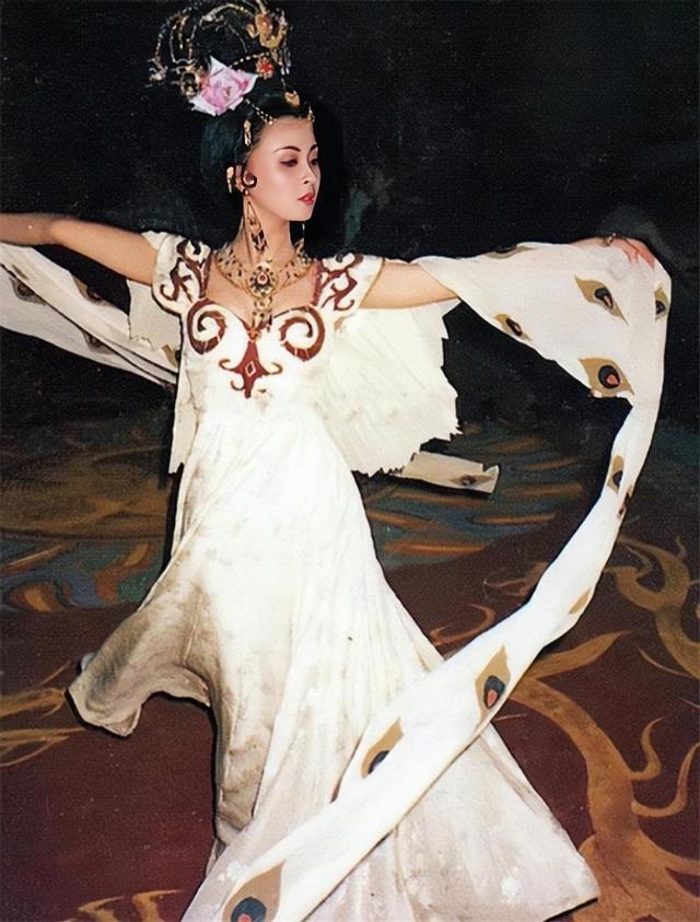 “最美杨贵妃”周洁生前最后时光:自费27万包机回国,五天后去世