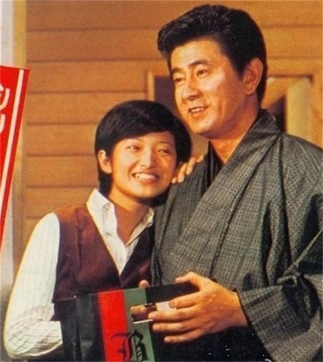 宇津井健的旷世恋:爱妻患病40年不离不弃,83岁去世当天娶了初恋