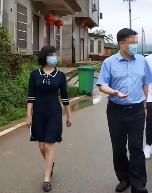 李佩霞毛奇曝更多亲密合影,两人形影不离,李佩霞现状曝光