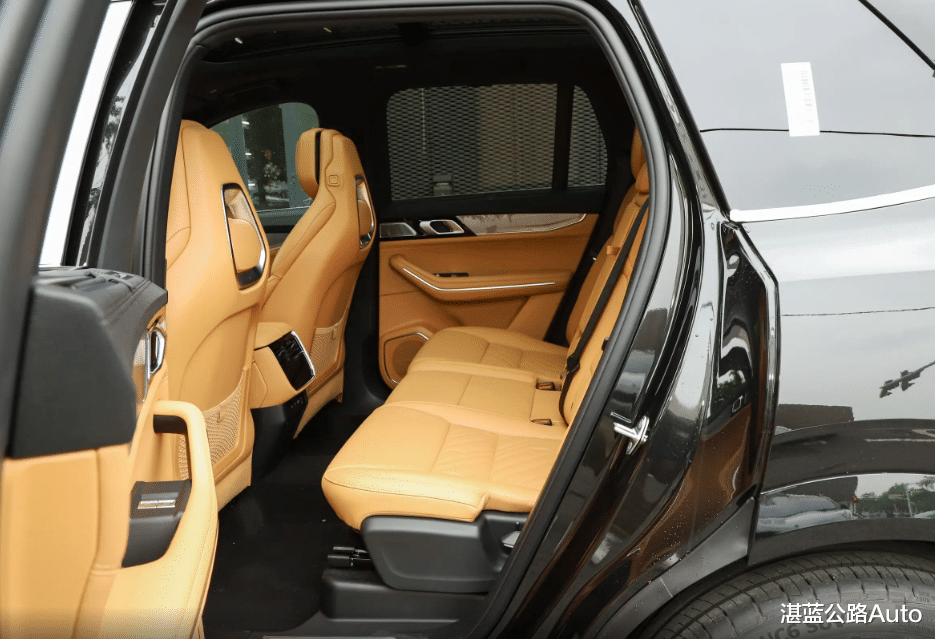 20万级油车中大型SUV，2.0T+8AT，可选五座/七座，冬季用车也合适