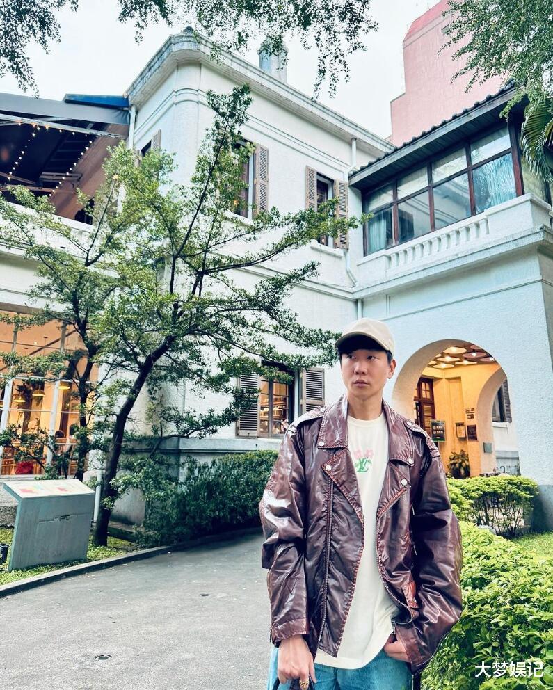 林俊杰零遮掩游中山!台北庆43岁生日“超大惊喜现身”当场看呆